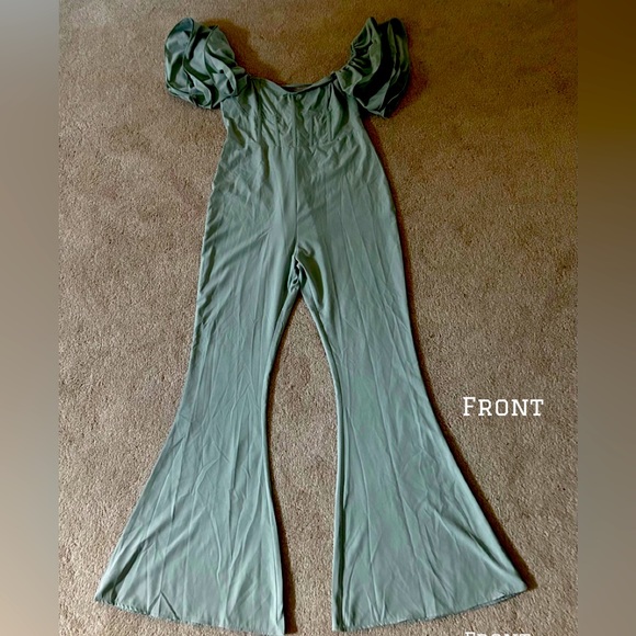 Sage green lace back frill sleeve jumpsuit NWOT - Picture 3 of 4